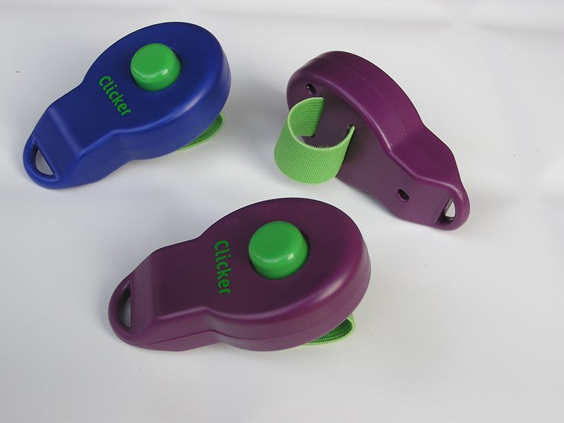 Ring Clicker Dog Training Tool — Portable Pet Rattle Clicker